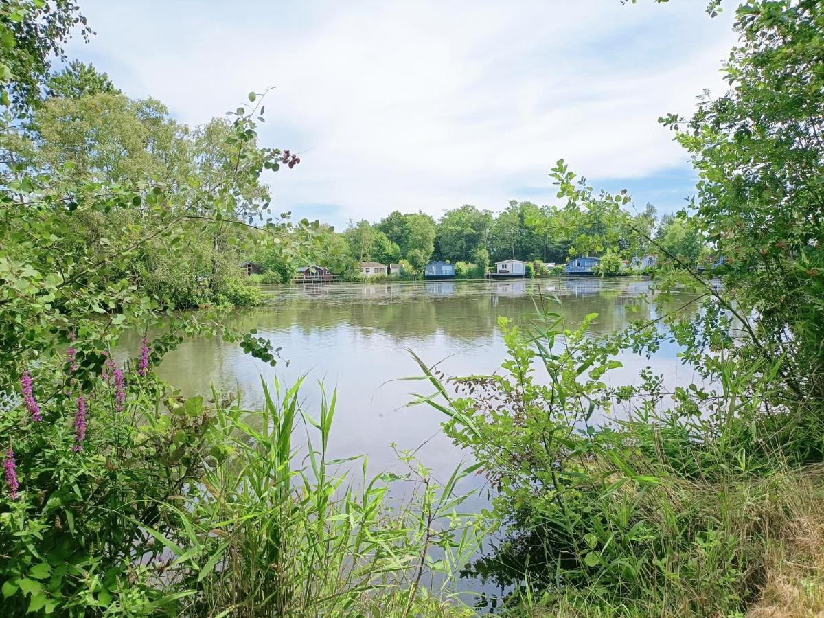 4P Chalet Tolve Met 4 Fietsen Vlakbij Natuurgebieden Drents Friese Wold, Fochteloerveen En Gevangenisdorp Veenhuizen 奥斯特沃尔德 外观 照片